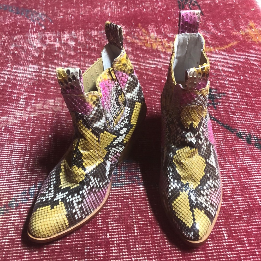 Wandering Coyote pink & yellow snakeskin boot size 36
